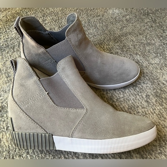 Sorel Out N About Slip-On Wedge Sneakers Women's 9 Gray Suede Casual Booties - Picture 1 of 10